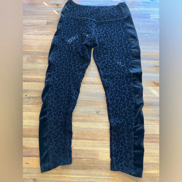 Betsy Johnson velour and cheetah‎ leggings - Picture 2 of 4